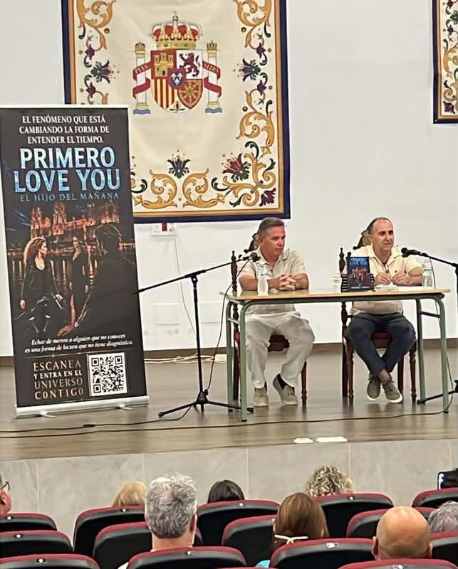 Christian C. D'Rosoy junto a David González Borjas durante la charla de la presentación