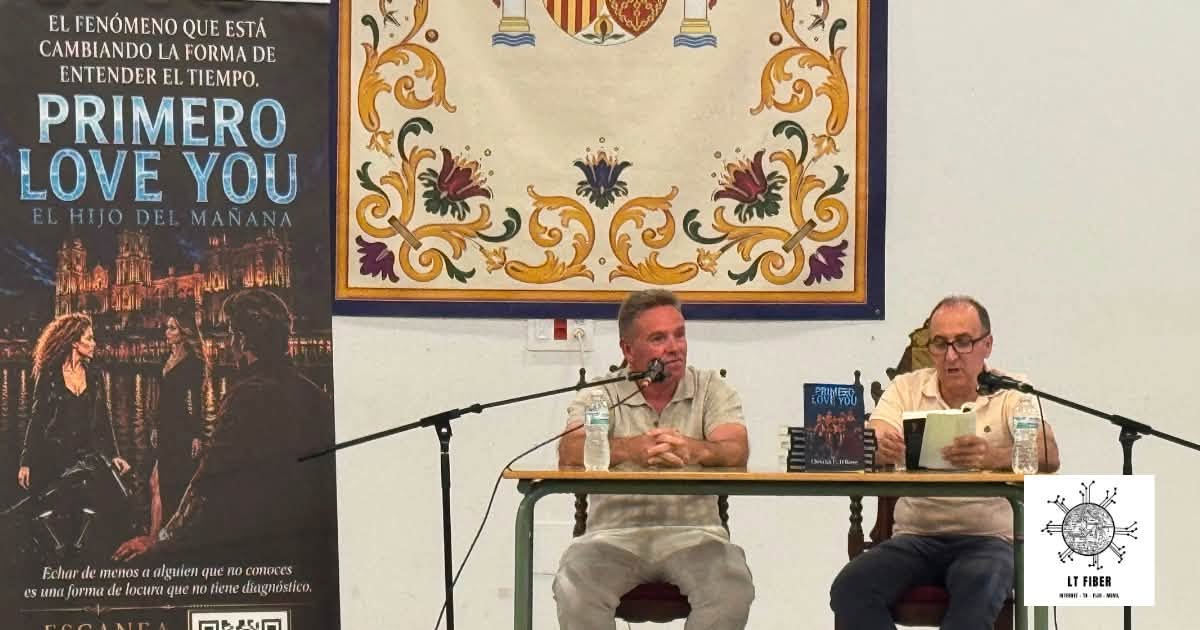 Christian C. D'Rosoy y David González Borjas en el escenario del Teatro Municipal Carmelita Molina